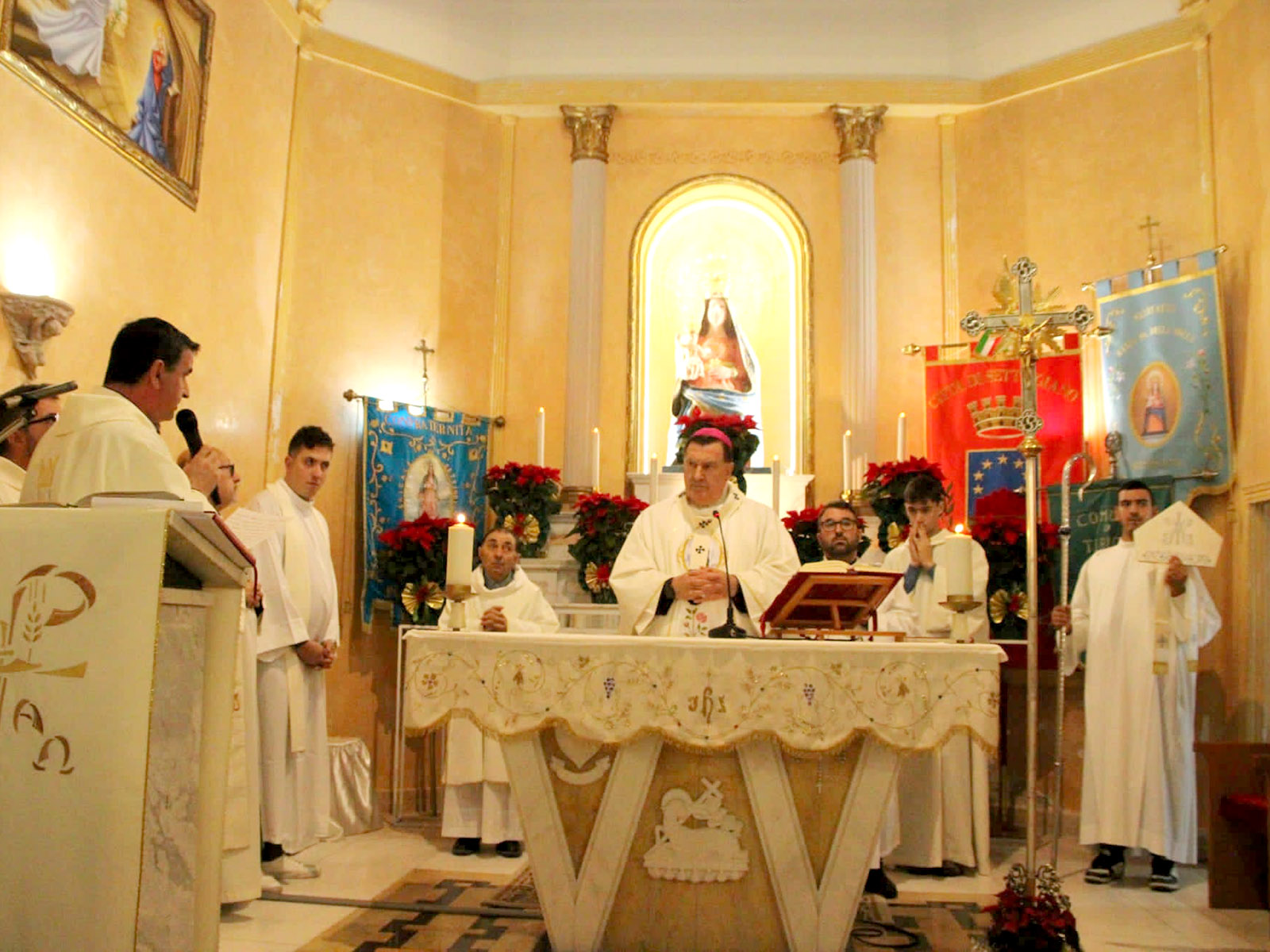 Foto della celebrazione in cui la chiesa "Maria SS. della Rocca" viene elevata a Santuario Parrocchiale giovedì 7 dicembre 2023