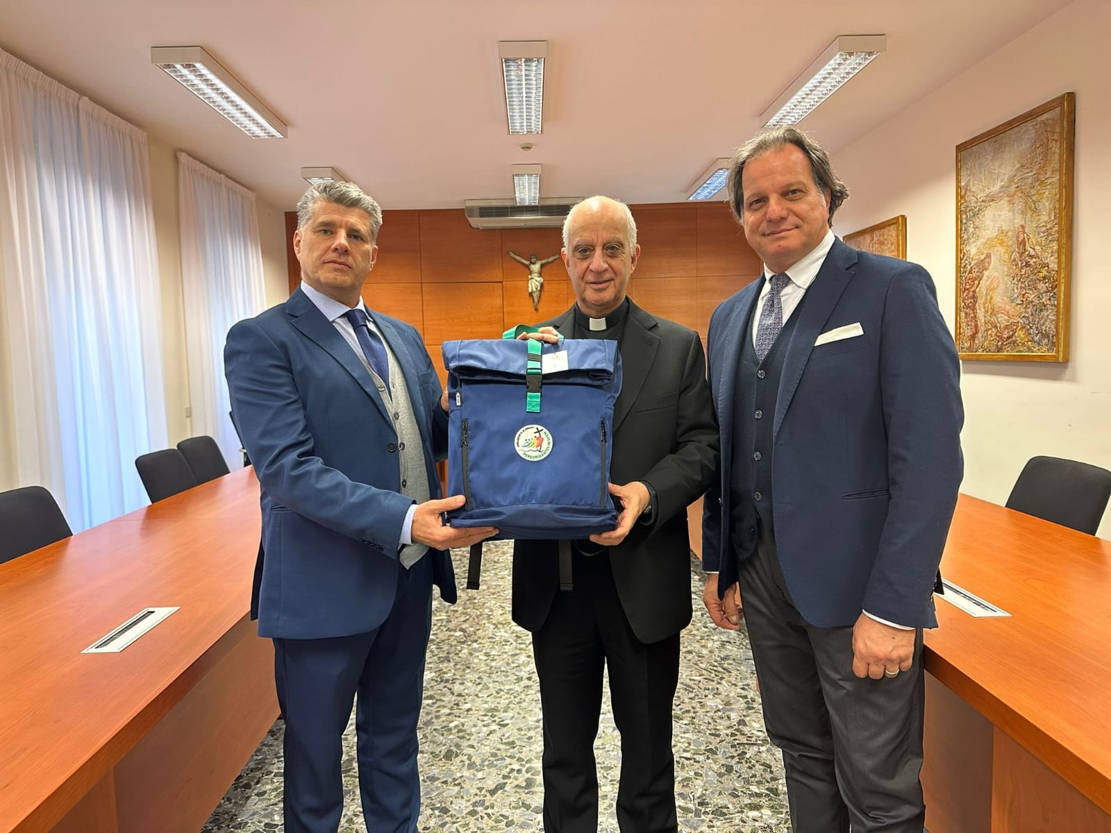 Presentazione dello "zaino del pellegrino" per il Giubileo del 2025