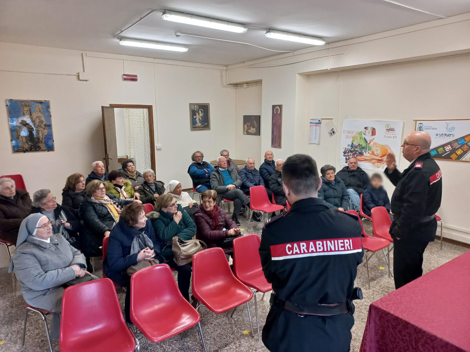 Incontro su truffe telefoniche agli anziani nella parrocchia "SS. Salvatore" di Catanzaro.