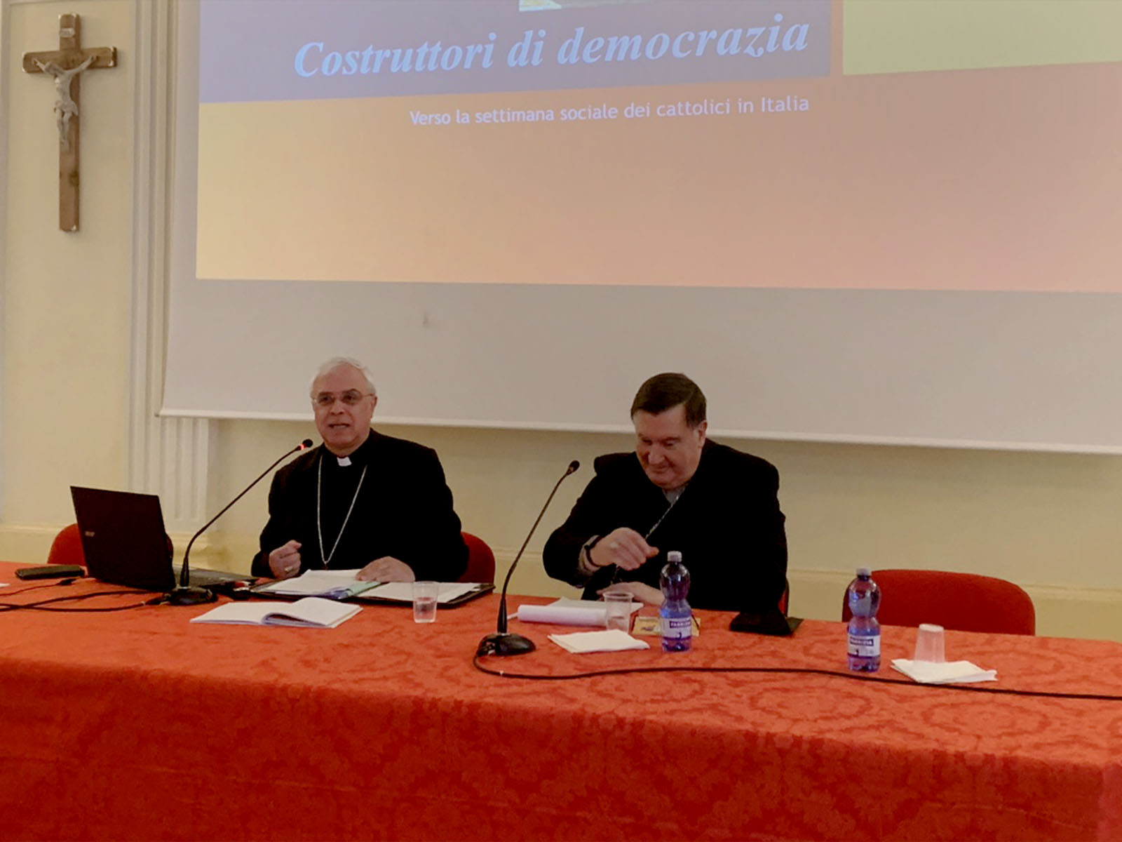 Foto dell'aggiornamento teologico pastorale con la presenza di S.E. Mons. Luigi Renna del 16 aprile 2024