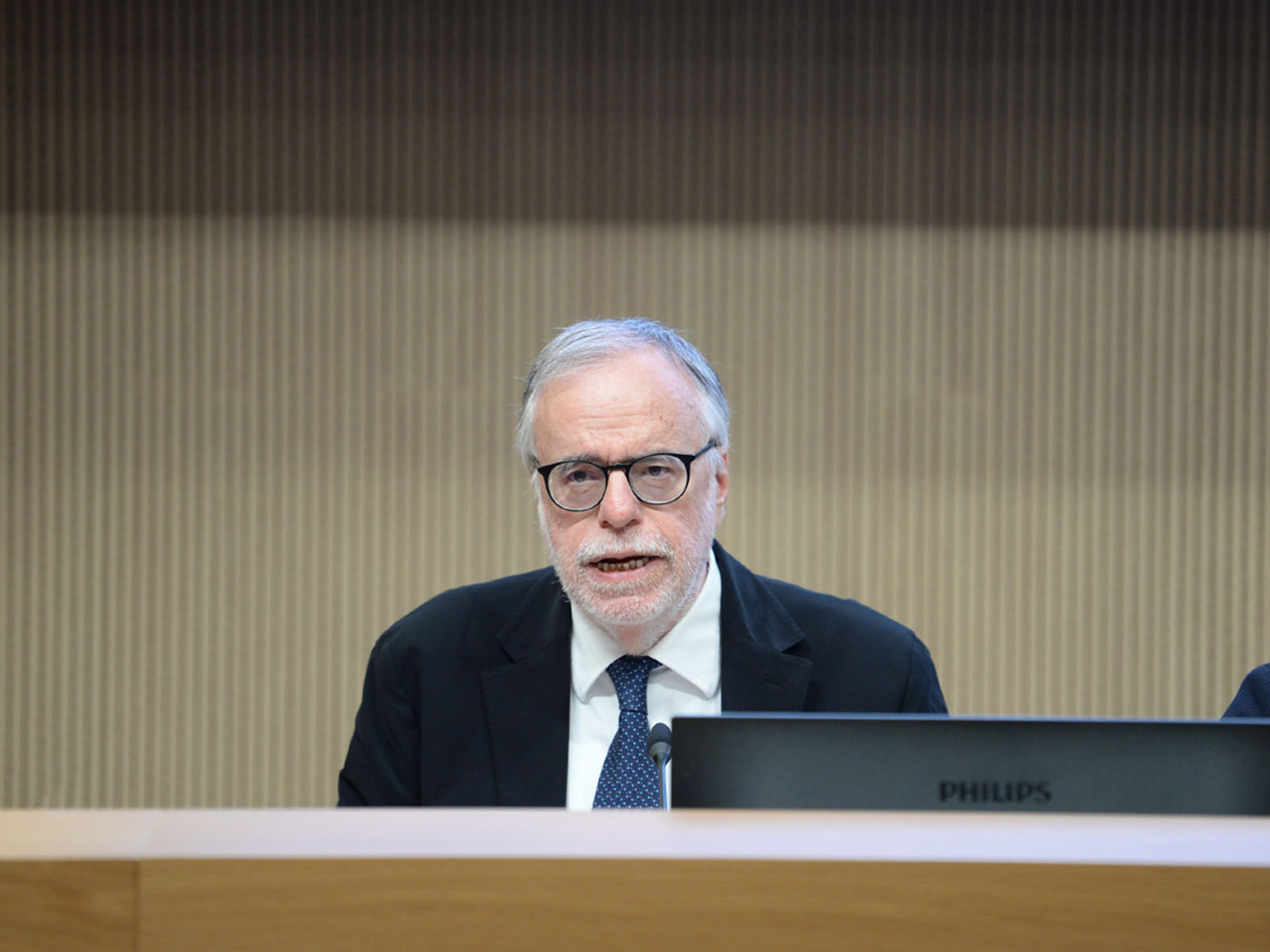 Foto di Andrea Riccardi al Convengo del 15 aprile 2024 su: "Democrazia: il coraggio dell'agire comune"