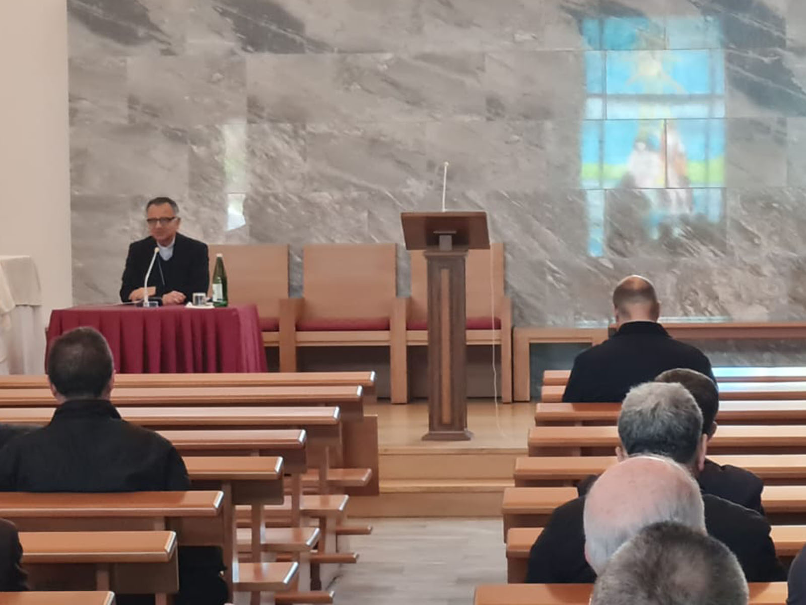 Foto di S.E. Mons. Erio Castellucci al ritiro Clero Diocesano del 15 maggio 2024 