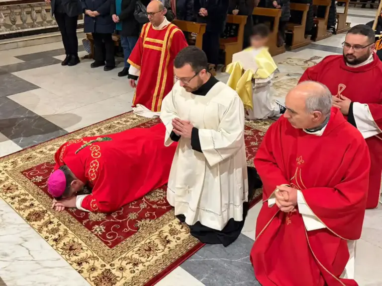 Foto per articolo "“Tutto è compiuto”: nel silenzio della Croce nasce la speranza" del 3 aprile 2026
