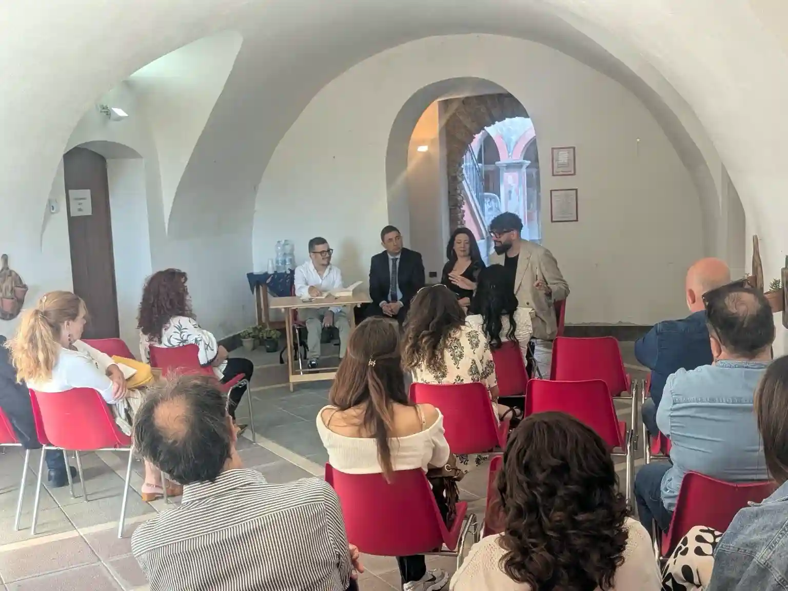 Foto per articolo: Centro Oikos, una riflessione a partire dal libro di Gennaro Ponte del 20 giugno 2026