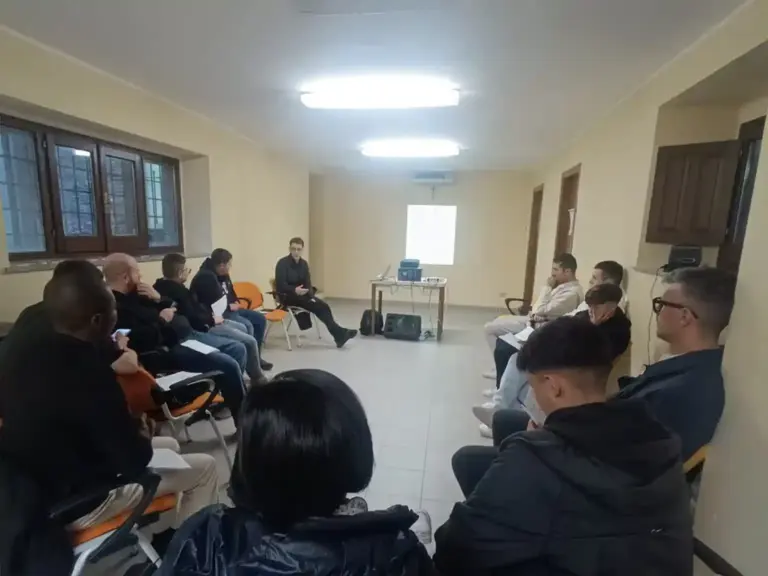 Foto per "“Tu cosa doni?”: a Serra San Bruno i giovani si interrogano sul valore della libertà e del dono" del 10 ottobre 2026