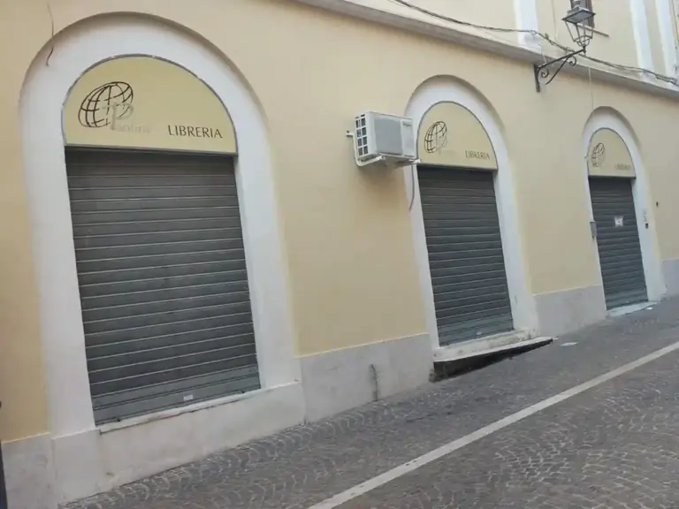 Foto per "Catanzaro, chiude la Libreria Paoline. La crisi della cultura del libro" del 23 ottobre 2026