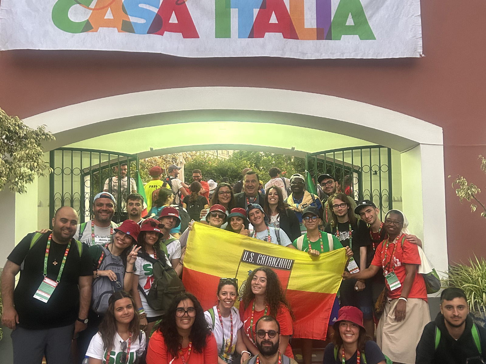 Foto a Casa Italia dei giovani dell'Arcidiocesi Metropolitana di Catanzaro-Squillace